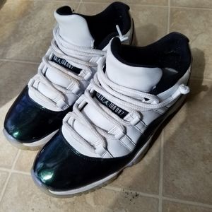 Air Jordan 11 Emerald Low Sneakers